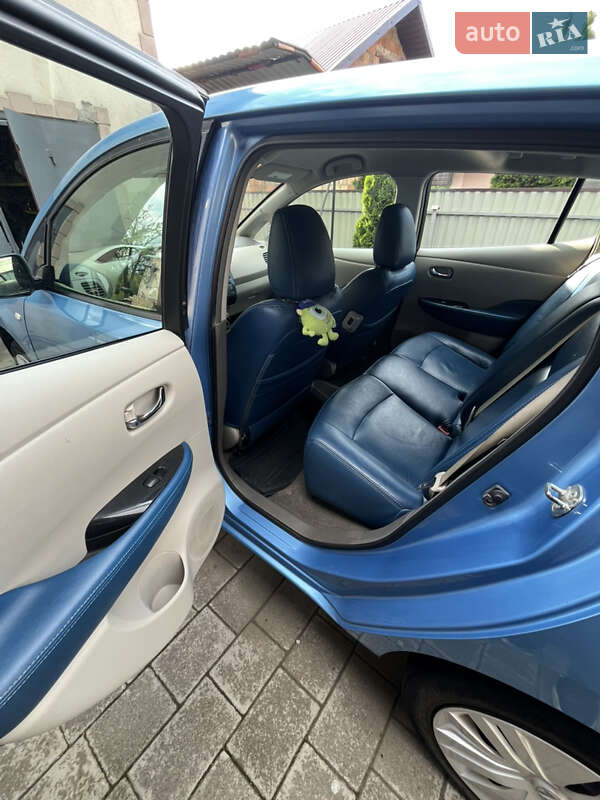 Хэтчбек Nissan Leaf 2012 в Черновцах