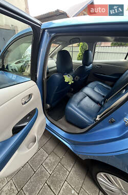 Хэтчбек Nissan Leaf 2012 в 