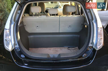 Хэтчбек Nissan Leaf 2012 в 