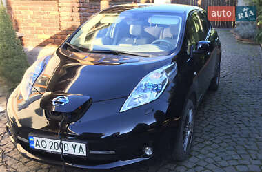 Хэтчбек Nissan Leaf 2012 в 