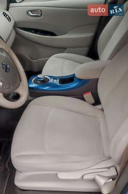 Хэтчбек Nissan Leaf 2013 в 