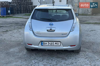 Хетчбек Nissan Leaf 2014 в 