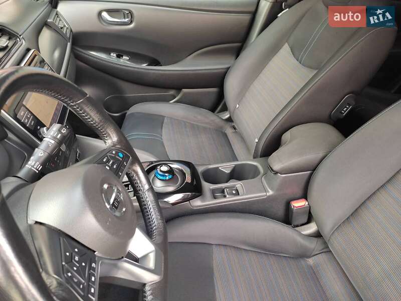 Хэтчбек Nissan Leaf 2018 в Звягеле