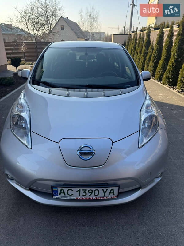 Хэтчбек Nissan Leaf 2016 в 