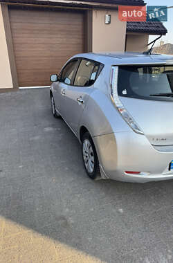 Хэтчбек Nissan Leaf 2016 в 