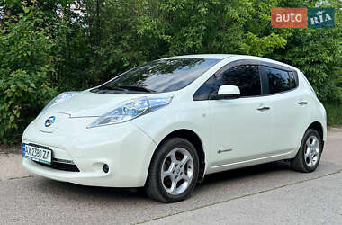 Хэтчбек Nissan Leaf 2011 в 