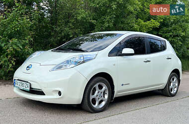 Хэтчбек Nissan Leaf 2011 в 