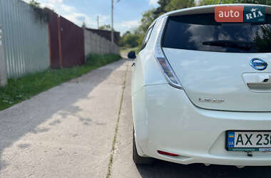 Хэтчбек Nissan Leaf 2011 в 