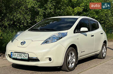 Хэтчбек Nissan Leaf 2011 в 
