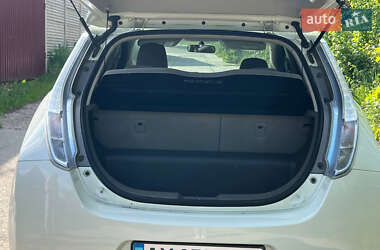 Хэтчбек Nissan Leaf 2011 в 