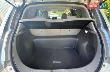 Хэтчбек Nissan Leaf 2011 в 