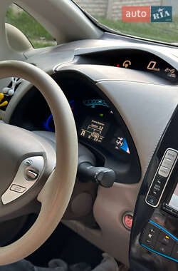 Хэтчбек Nissan Leaf 2011 в 