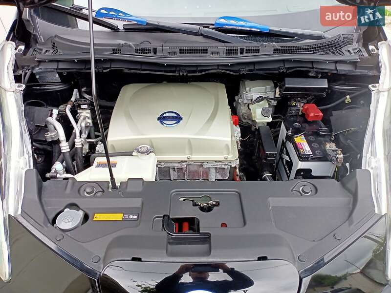 Хэтчбек Nissan Leaf 2016 в Одессе
