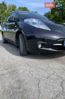 Хэтчбек Nissan Leaf 2015 в 