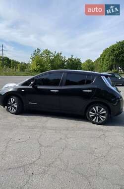 Хэтчбек Nissan Leaf 2015 в 