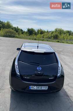 Хэтчбек Nissan Leaf 2015 в 
