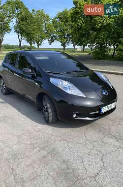 Хэтчбек Nissan Leaf 2015 в 