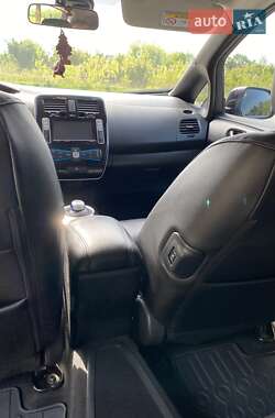 Хэтчбек Nissan Leaf 2015 в 
