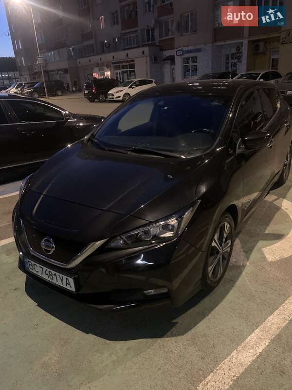 Хэтчбек Nissan Leaf 2018 в 