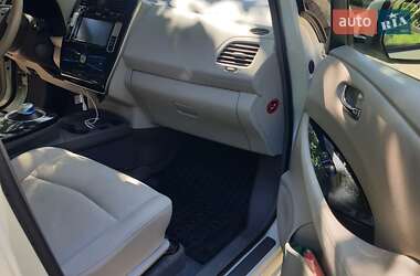 Хэтчбек Nissan Leaf 2012 в 
