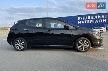 Хэтчбек Nissan Leaf 2021 в 