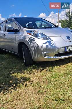 Хэтчбек Nissan Leaf 2012 в 