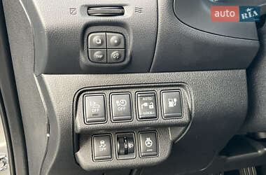 Хэтчбек Nissan Leaf 2014 в 