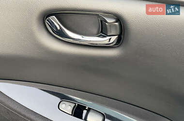 Хэтчбек Nissan Leaf 2014 в 