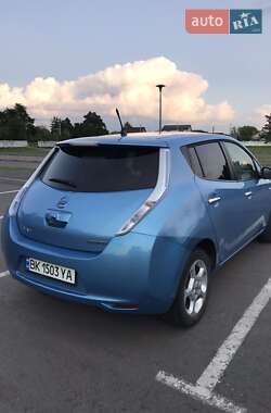 Хетчбек Nissan Leaf 2011 в 