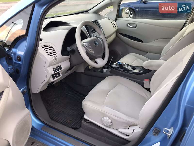 Хэтчбек Nissan Leaf 2011 в Сарнах
