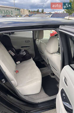 Хэтчбек Nissan Leaf 2012 в 