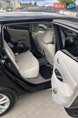 Хэтчбек Nissan Leaf 2012 в 