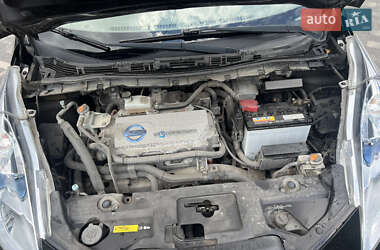 Хэтчбек Nissan Leaf 2012 в 
