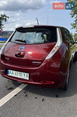Хэтчбек Nissan Leaf 2015 в 