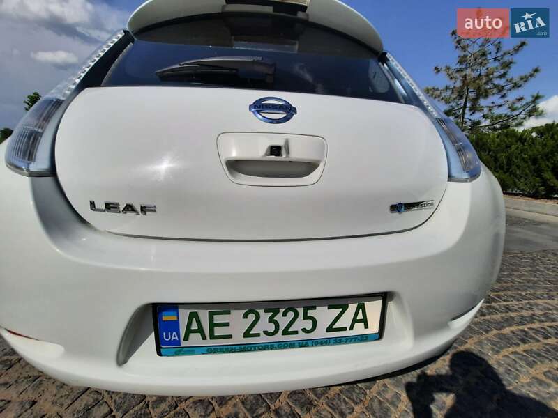 Хетчбек Nissan Leaf 2013 в Дніпрі