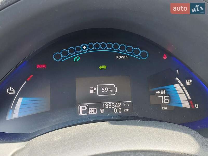 Хетчбек Nissan Leaf 2013 в Дніпрі