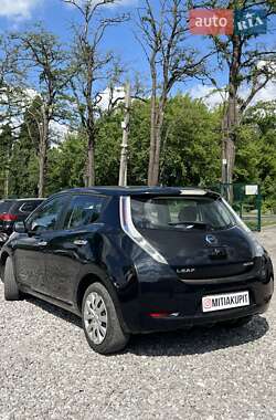 Хэтчбек Nissan Leaf 2013 в 