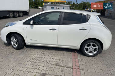 Хэтчбек Nissan Leaf 2017 в 