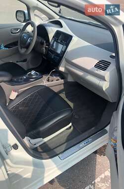 Хэтчбек Nissan Leaf 2011 в 