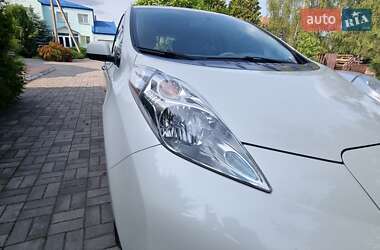 Хэтчбек Nissan Leaf 2015 в 