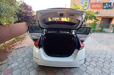 Хэтчбек Nissan Leaf 2018 в 