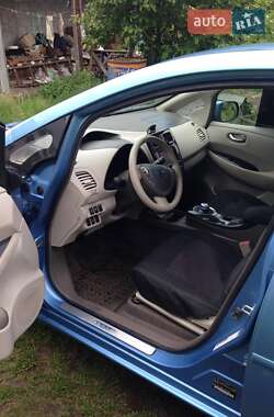 Хэтчбек Nissan Leaf 2011 в Сарнах