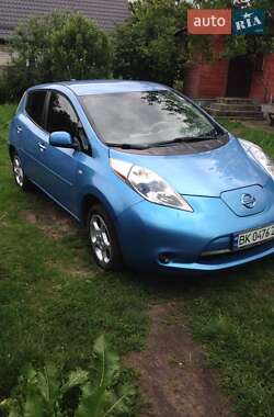 Хэтчбек Nissan Leaf 2011 в Сарнах