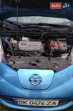 Хэтчбек Nissan Leaf 2011 в Сарнах