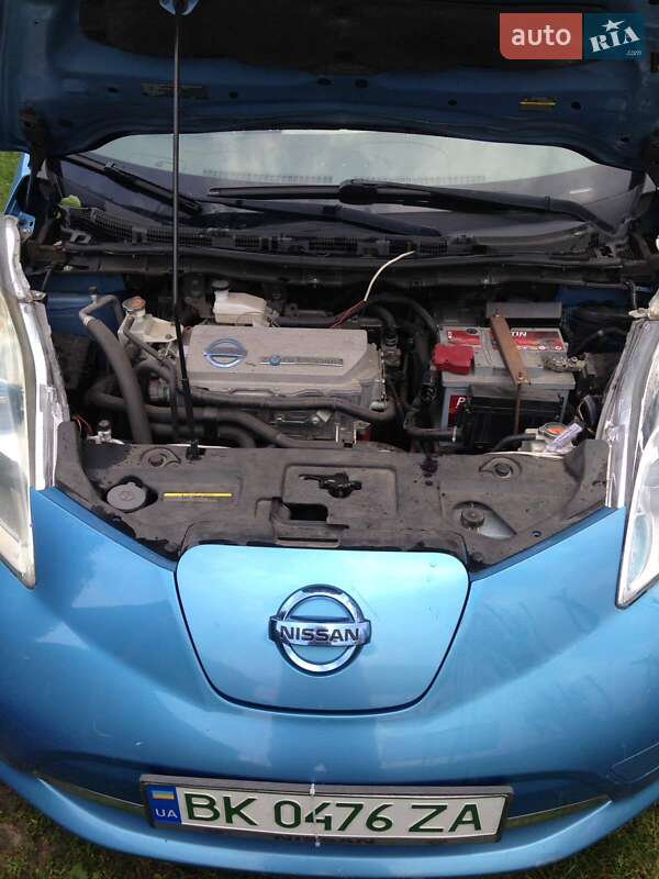 Хэтчбек Nissan Leaf 2011 в Сарнах