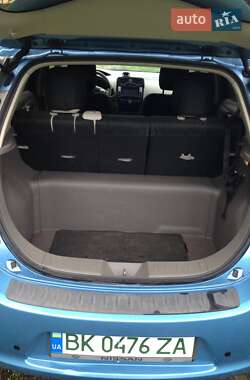 Хэтчбек Nissan Leaf 2011 в Сарнах