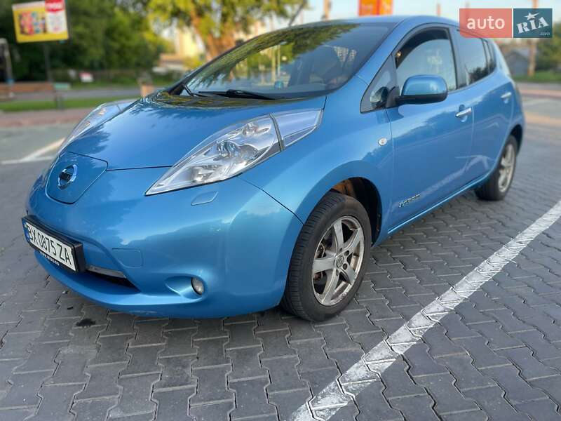 Хетчбек Nissan Leaf 2012 в 