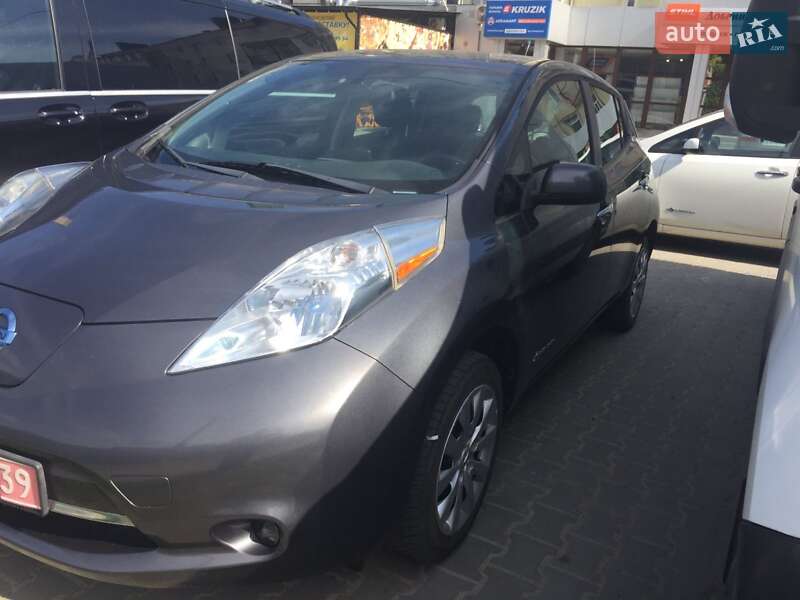 Хетчбек Nissan Leaf 2013 в Чернівцях