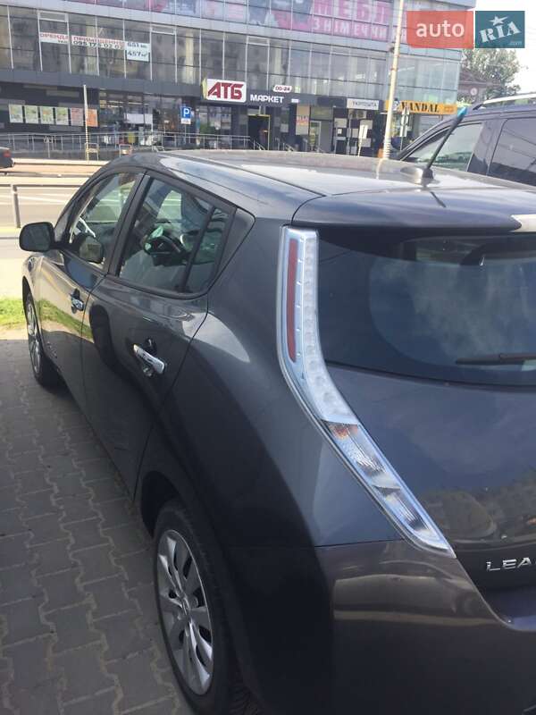 Хетчбек Nissan Leaf 2013 в Чернівцях