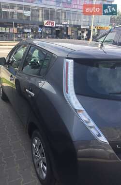 Хэтчбек Nissan Leaf 2013 в 